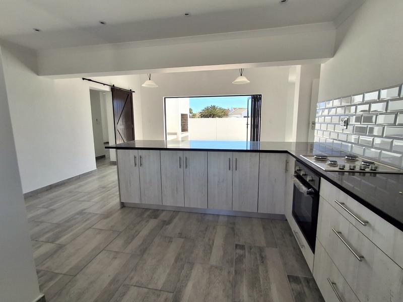 To Let 3 Bedroom Property for Rent in Britannia Bay Western Cape